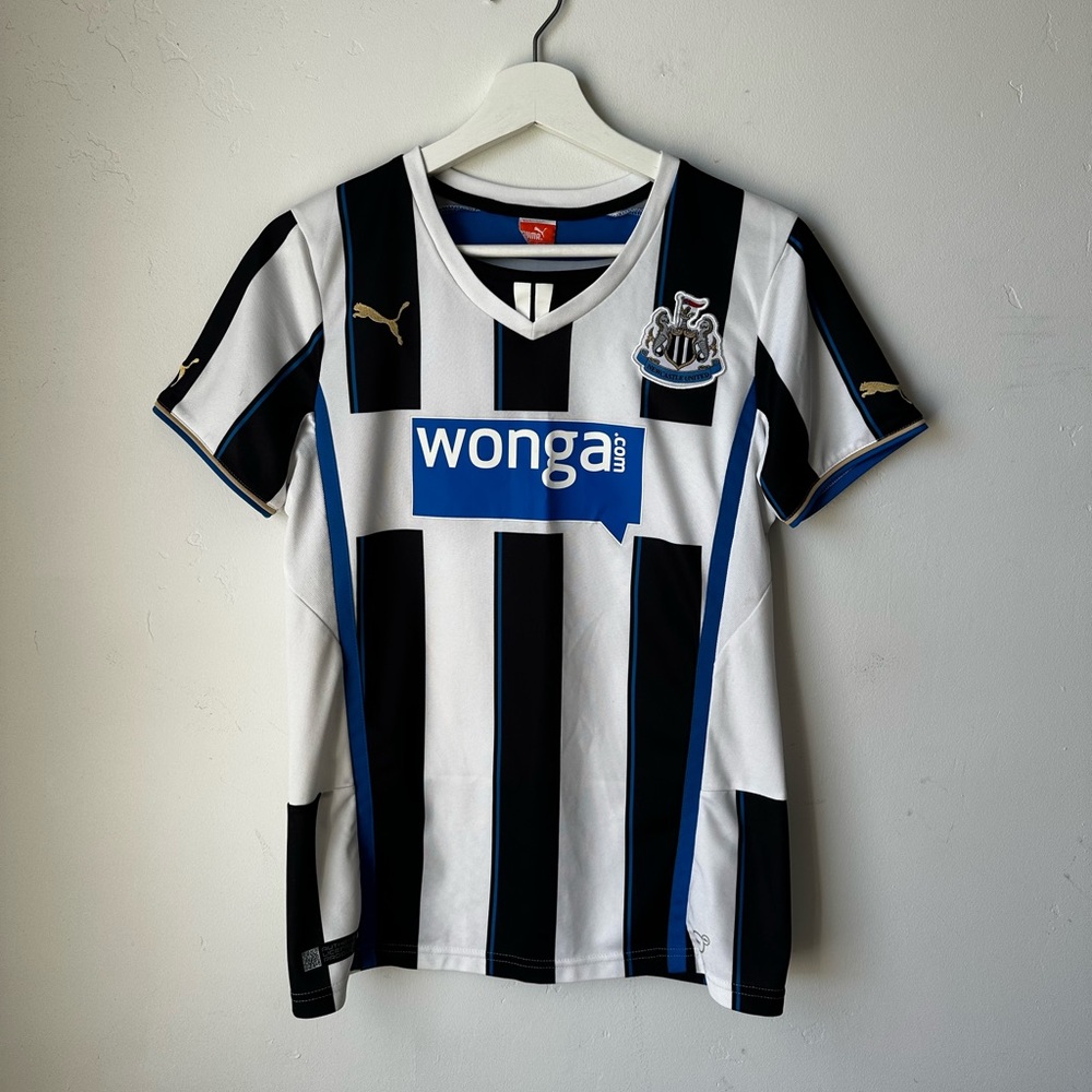 Newcastle Soccer Jersey Puma size Small
